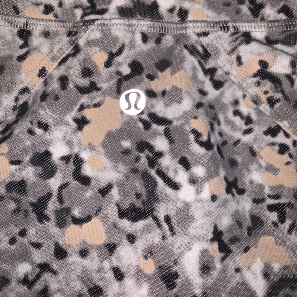 Lululemon jacket (rare) - Picture 4 of 4